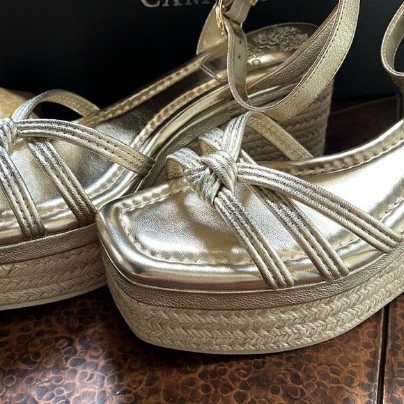 VINCE CAMUTO WEDGE SANDALS - Picture 3 of 9